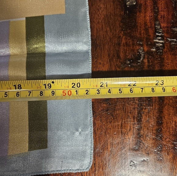 Gorgeous vintage Italian multi color scarf. - Picture 3 of 11